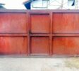 puerta-de-metal-y-con-motor-de-automatismos-en-moralzarzal
